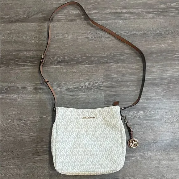 Michael Kors Jet Set Travel Large Logo Messenger Bag - Picture 9 of 15